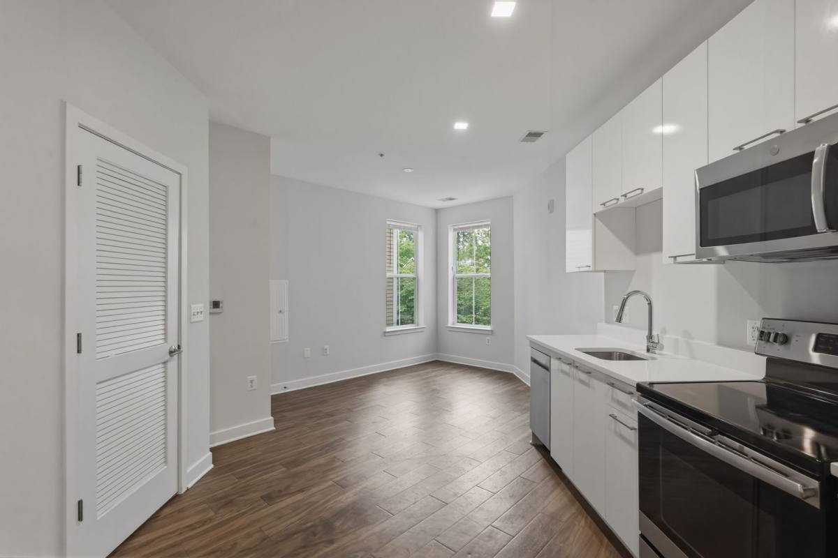 Apartment for rent at 989 S Buchanan St, Arlington, VA 22204