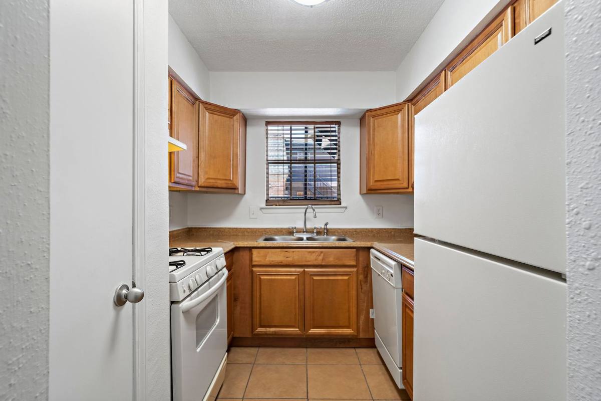 Apartment for rent at 711 Holiday Dr, Galveston, TX 77550
