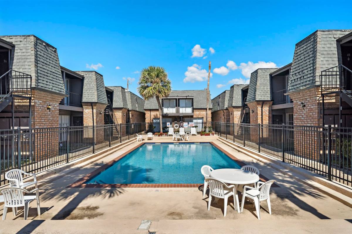 Apartment for rent at 711 Holiday Dr, Galveston, TX 77550