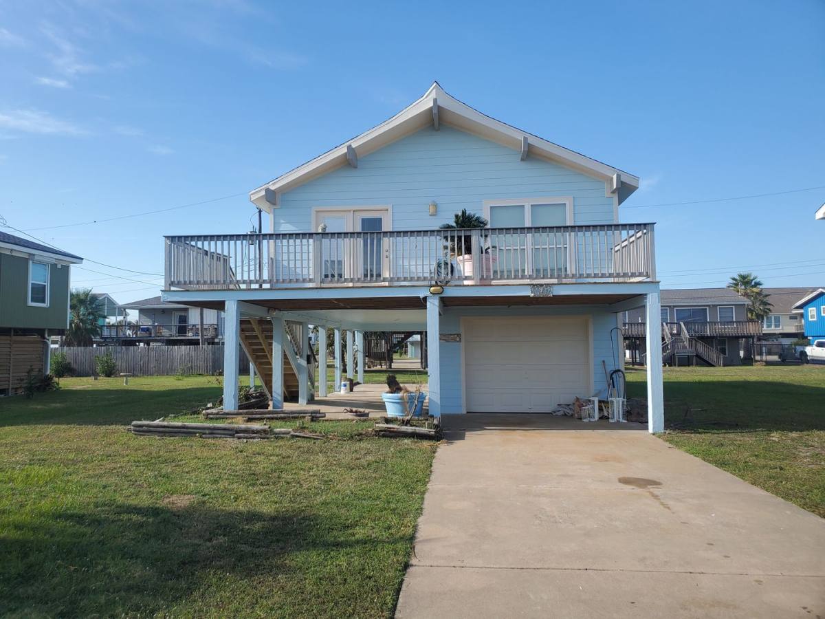 House for rent at 16712 Edward Teach, Galveston, TX 77554