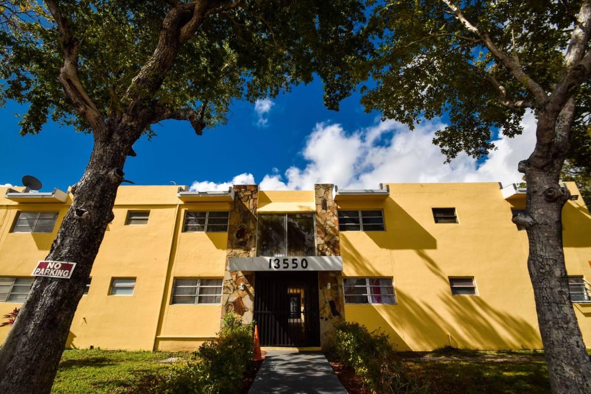 Apartment for rent at 13550 NE 10th Ave, Miami, FL 33161