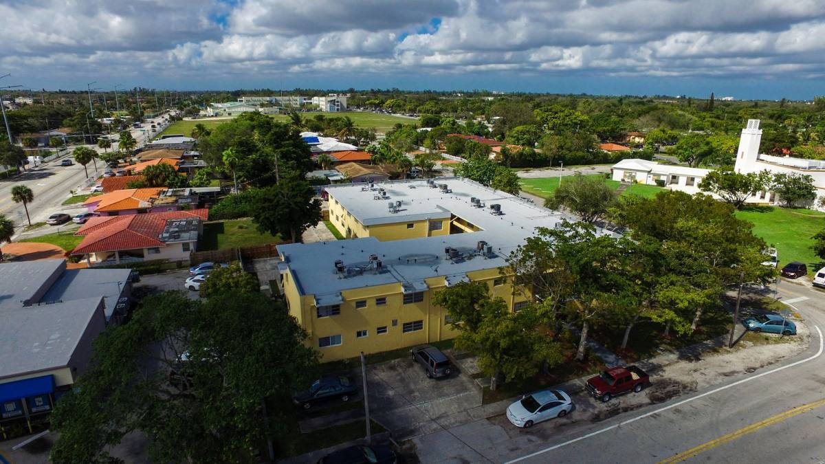 Apartment for rent at 13550 NE 10th Ave, Miami, FL 33161
