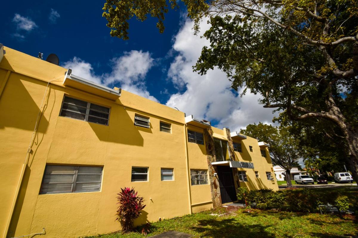 Apartment for rent at 13550 NE 10th Ave, Miami, FL 33161