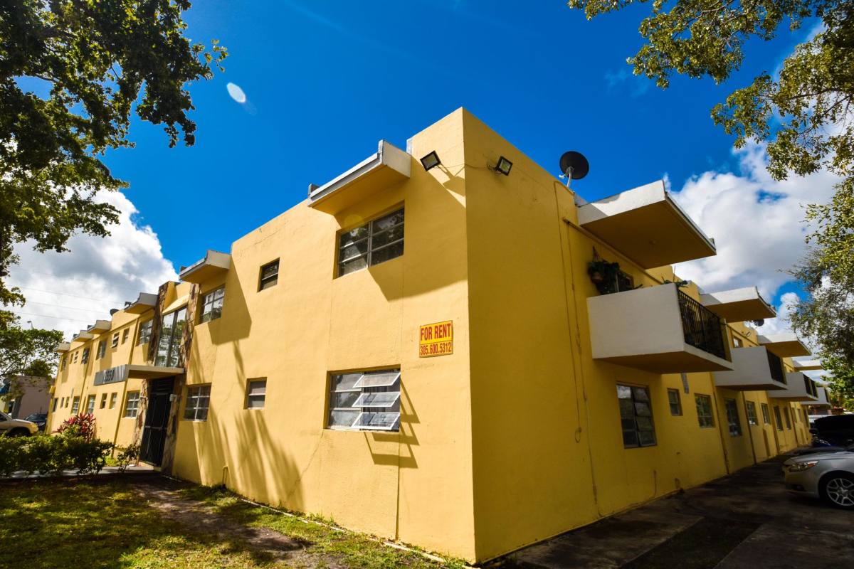 Apartment for rent at 13550 NE 10th Ave, Miami, FL 33161