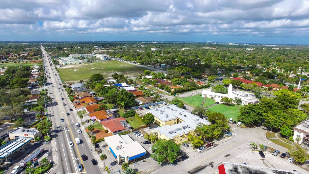 Apartment for rent at 13550 NE 10th Ave, Miami, FL 33161