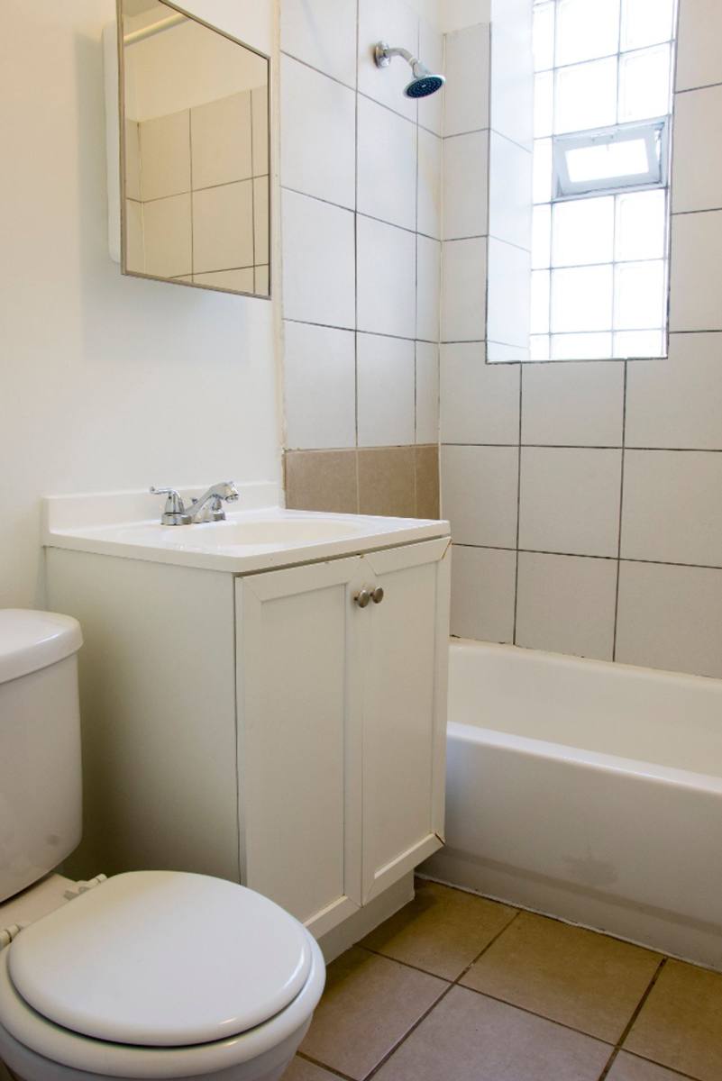 Apartment for rent at 5101 W Monroe St, Chicago, IL 60644