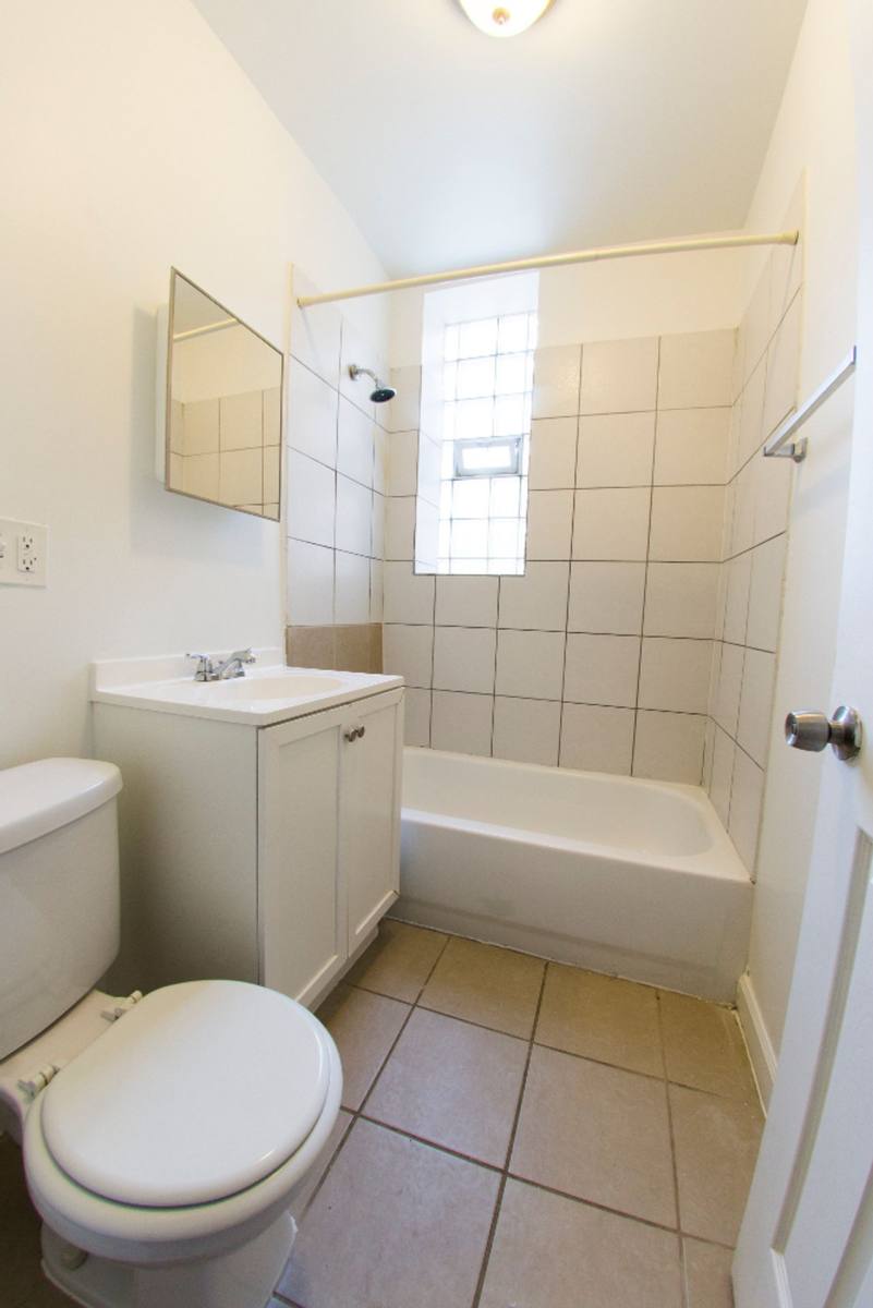 Apartment for rent at 5101 W Monroe St, Chicago, IL 60644