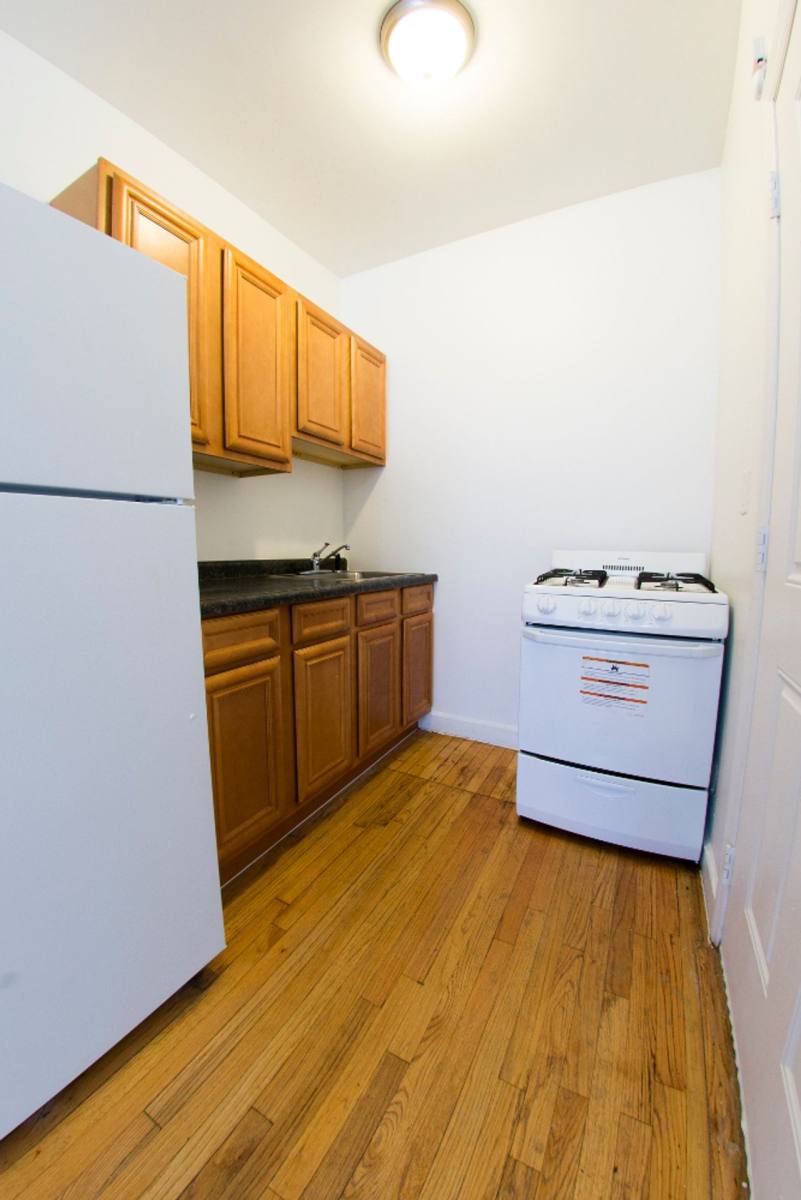 Apartment for rent at 5101 W Monroe St, Chicago, IL 60644