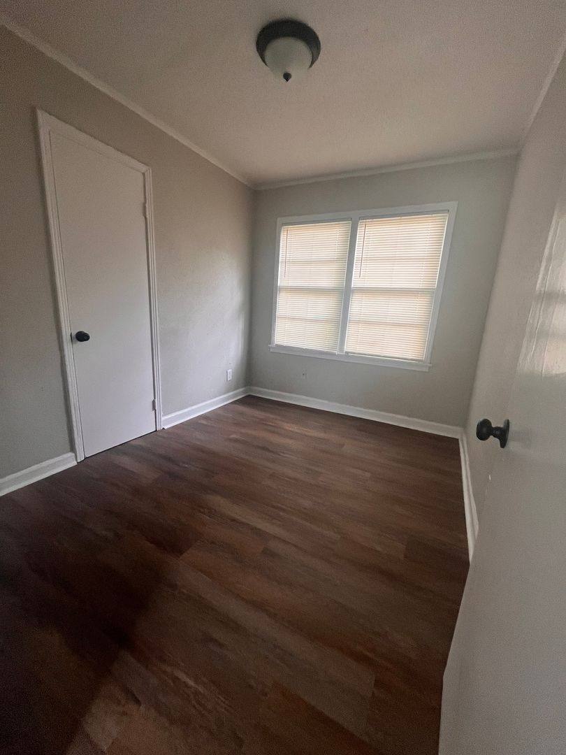 House for rent at 291 Red Oak St, Memphis, TN 38112