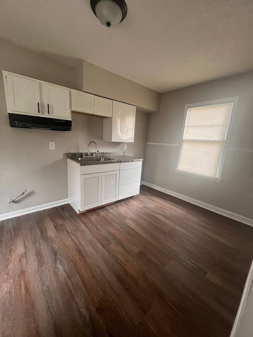 House for rent at 291 Red Oak St, Memphis, TN 38112