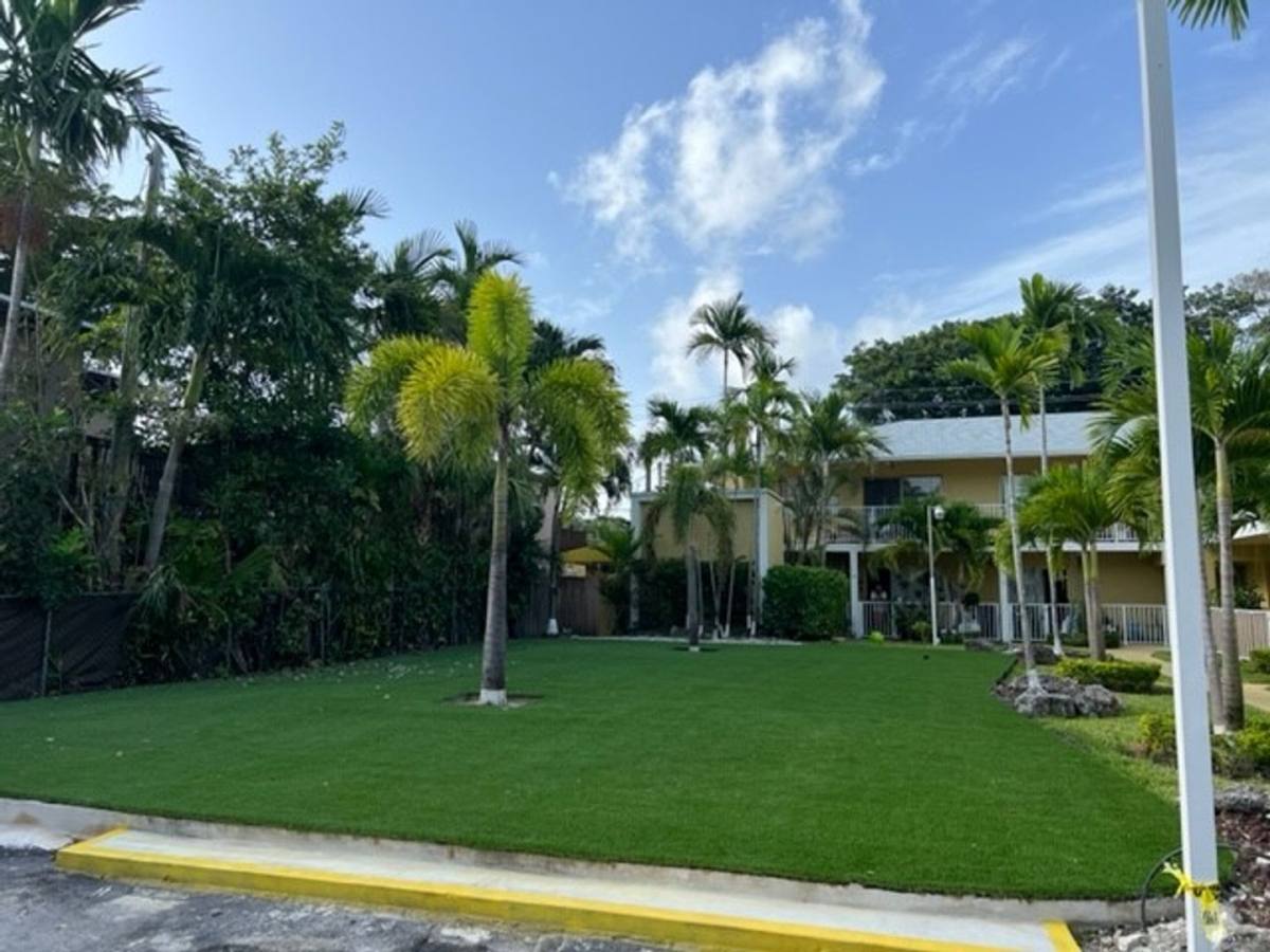 Apartment for rent at 2536 Van Buren St, Hollywood, FL 33020