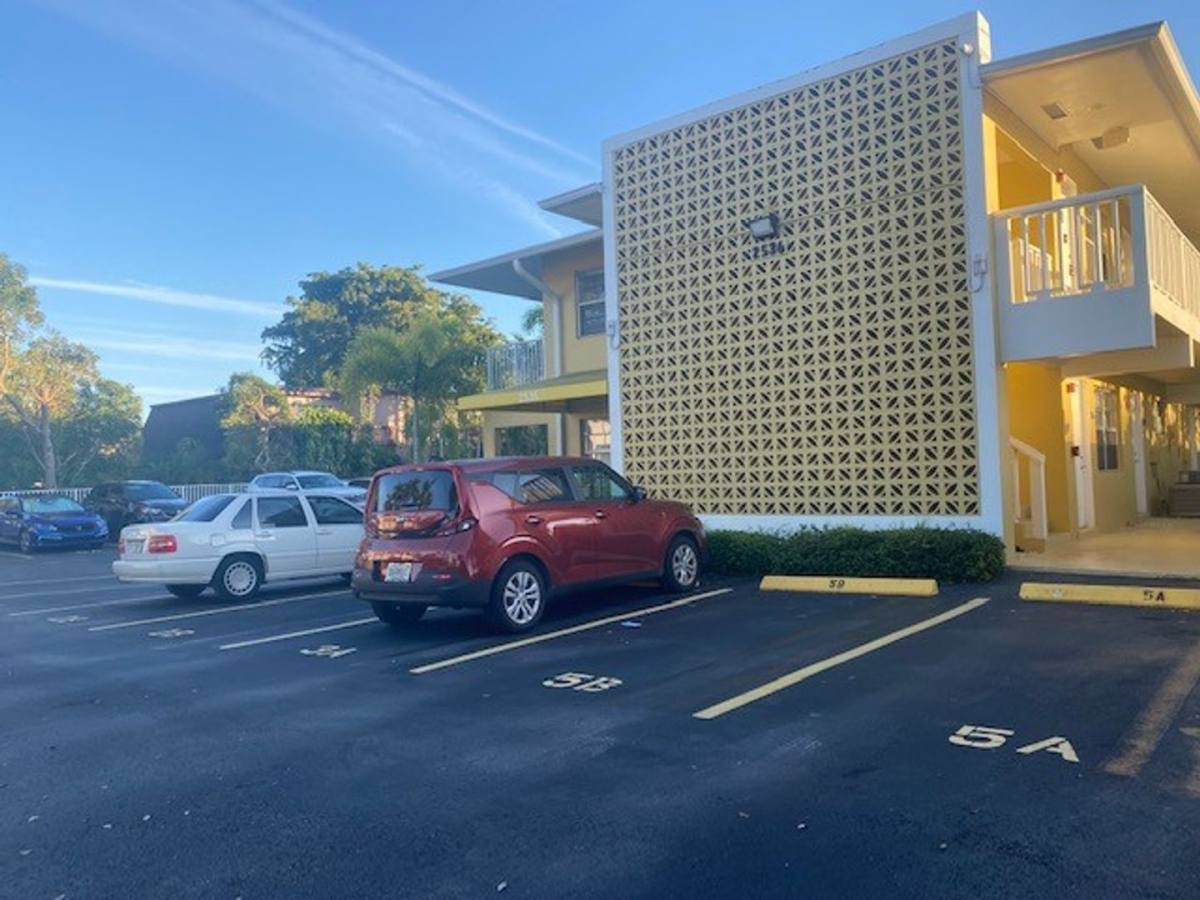 Apartment for rent at 2536 Van Buren St, Hollywood, FL 33020