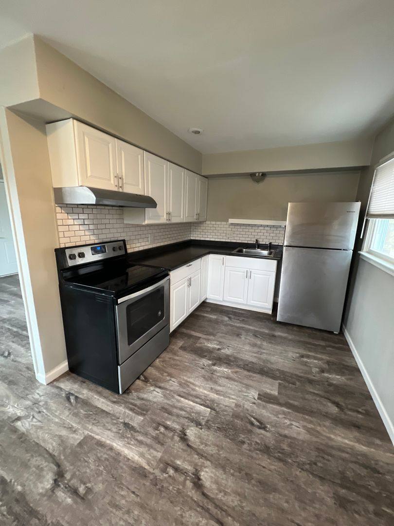 Apartment for rent at 3520 Bridge Ave, Davenport, IA 52807