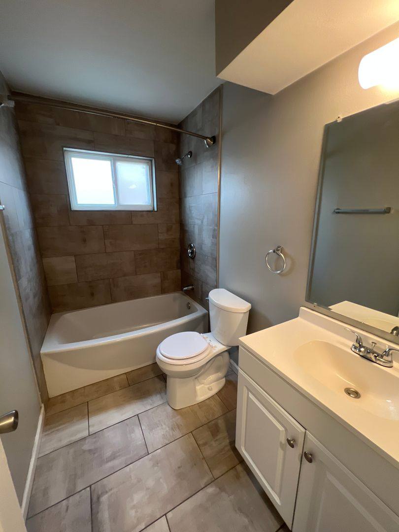 Apartment for rent at 3520 Bridge Ave, Davenport, IA 52807