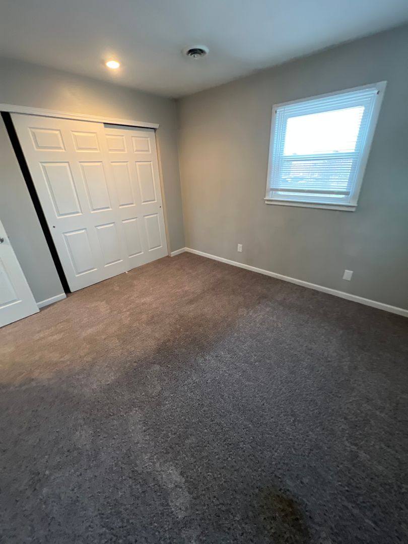 Apartment for rent at 3520 Bridge Ave, Davenport, IA 52807