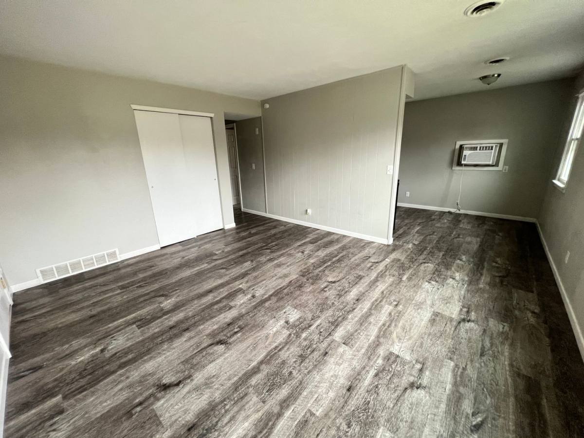 Apartment for rent at 3520 Bridge Ave, Davenport, IA 52807
