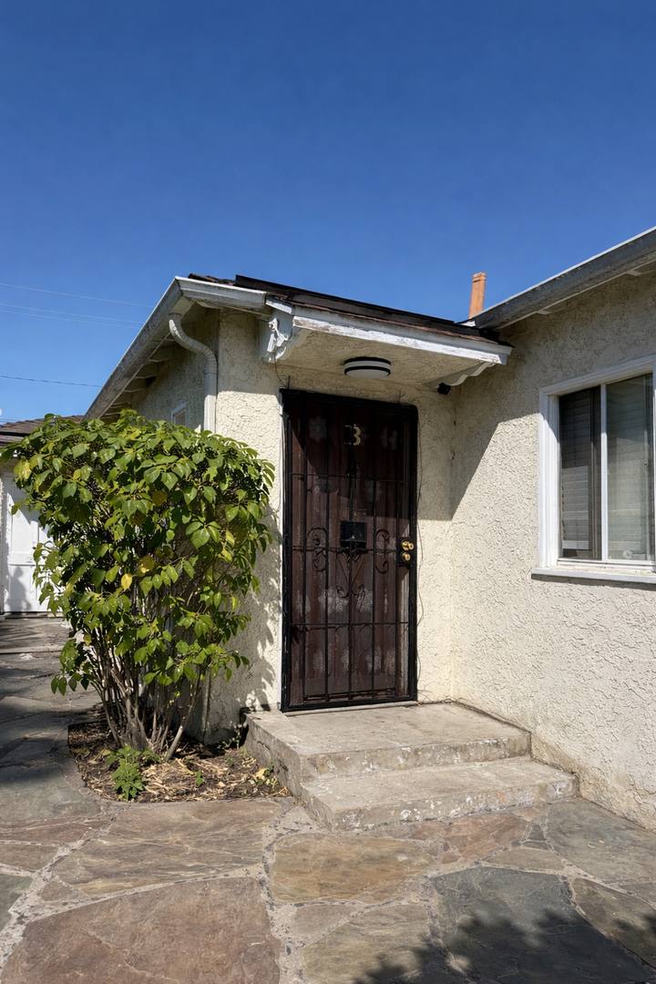Apartment for rent at 225 W Robert Ave, Oxnard, CA 93030