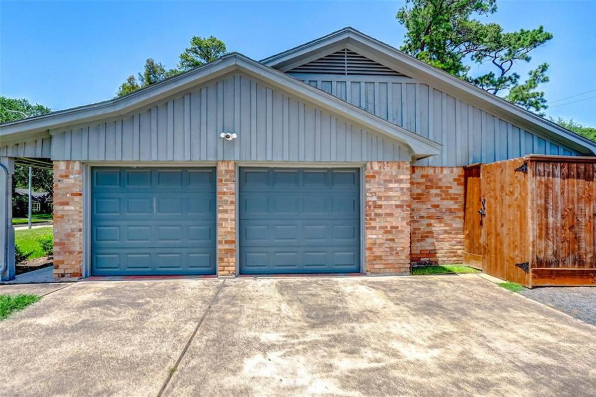 House for rent at 1202 Shadeland Dr, Houston, TX 77043