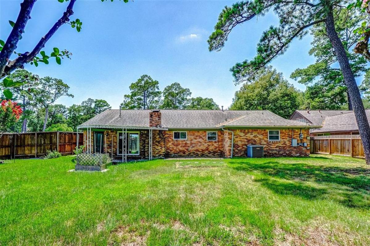 House for rent at 1202 Shadeland Dr, Houston, TX 77043