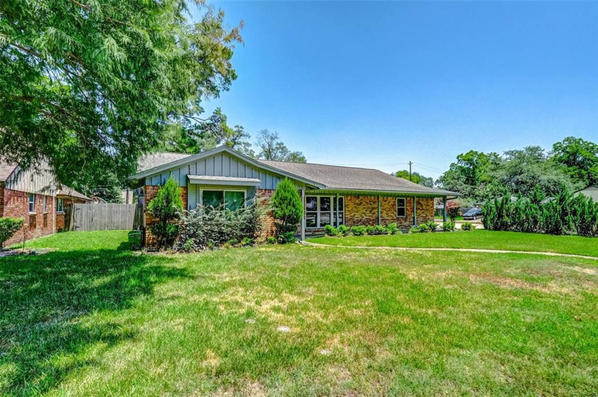 House for rent at 1202 Shadeland Dr, Houston, TX 77043