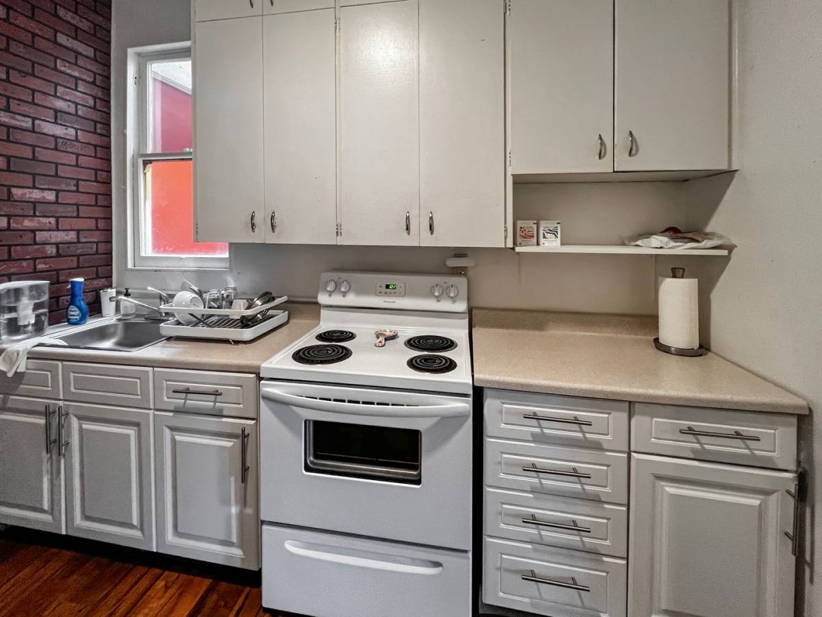Apartment for rent at 426 15th Ave E, Seattle, WA 98112