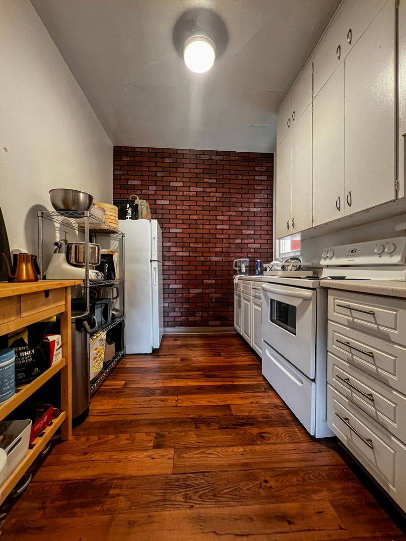 Apartment for rent at 426 15th Ave E, Seattle, WA 98112