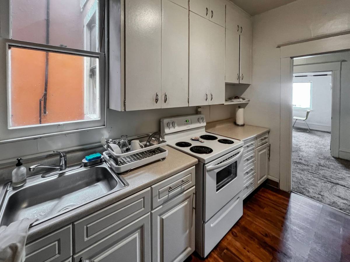 Apartment for rent at 426 15th Ave E, Seattle, WA 98112