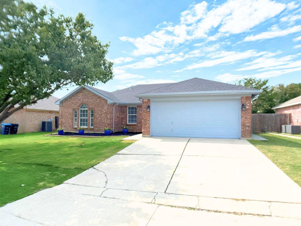 House for rent at 3913 Periwinkle Dr, Fort Worth, TX 76177