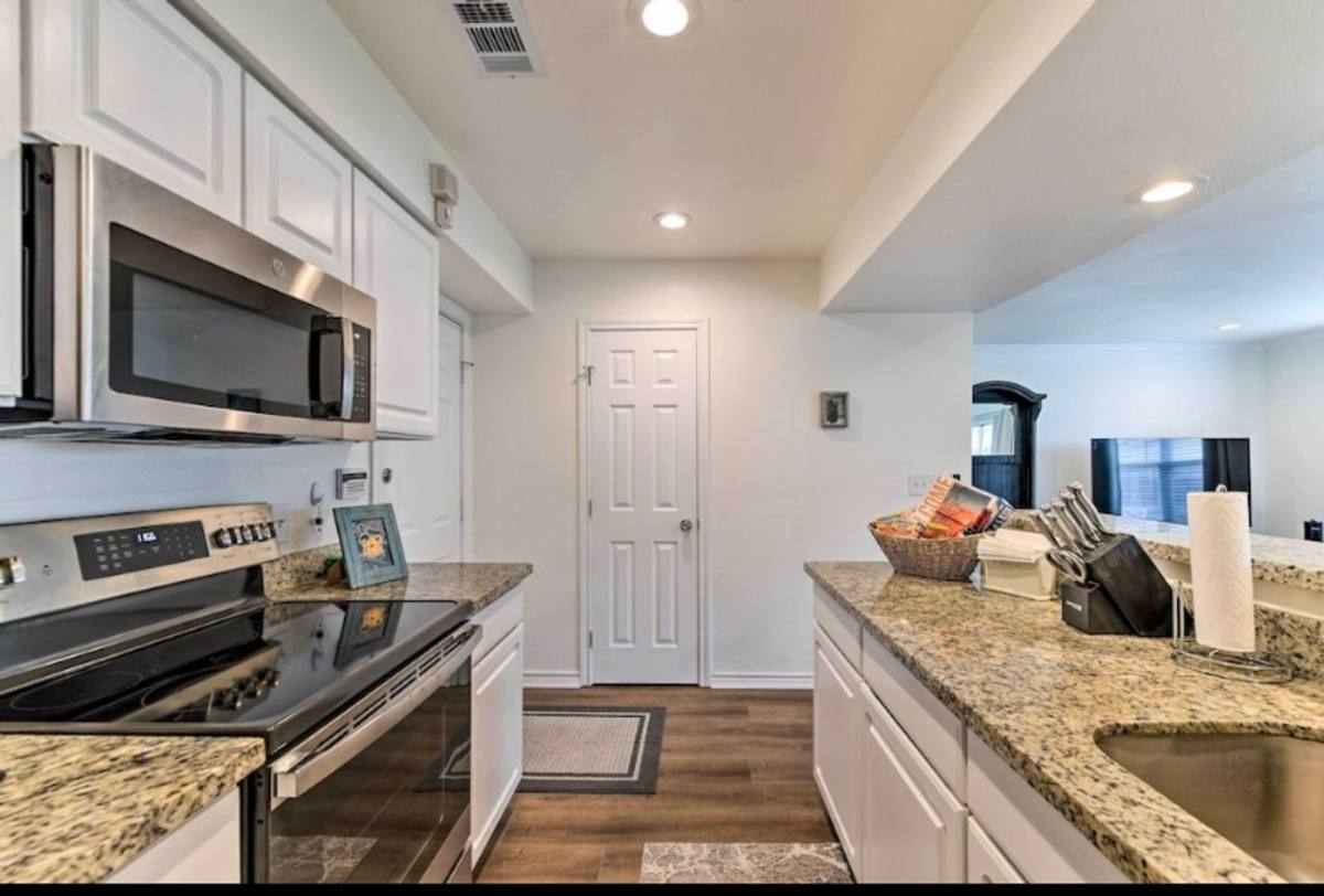 Apartment for rent at 2533 S 3rd St, Waco, TX 76706