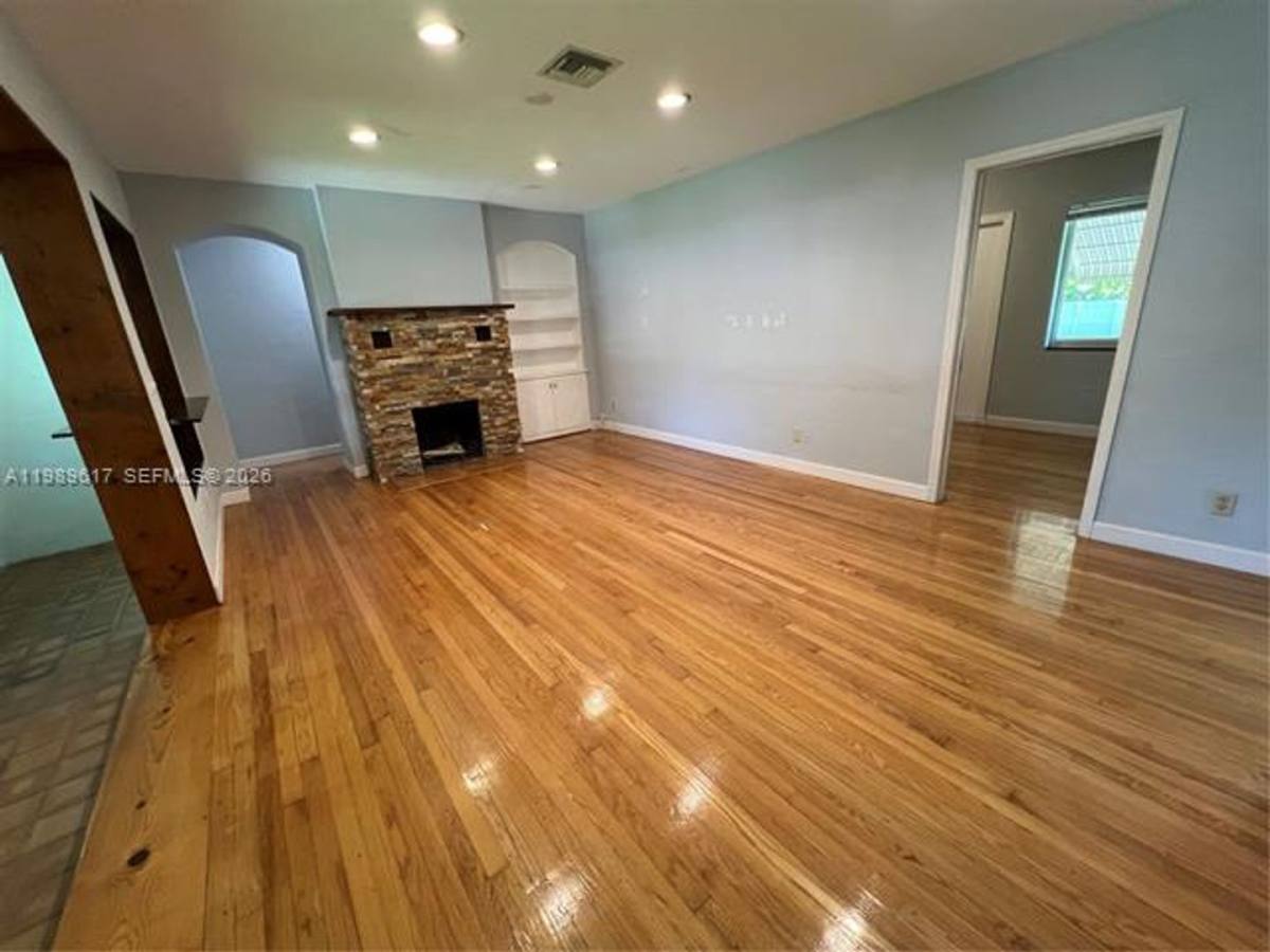 House for rent at 432 Palmetto Dr, Miami, FL 33166