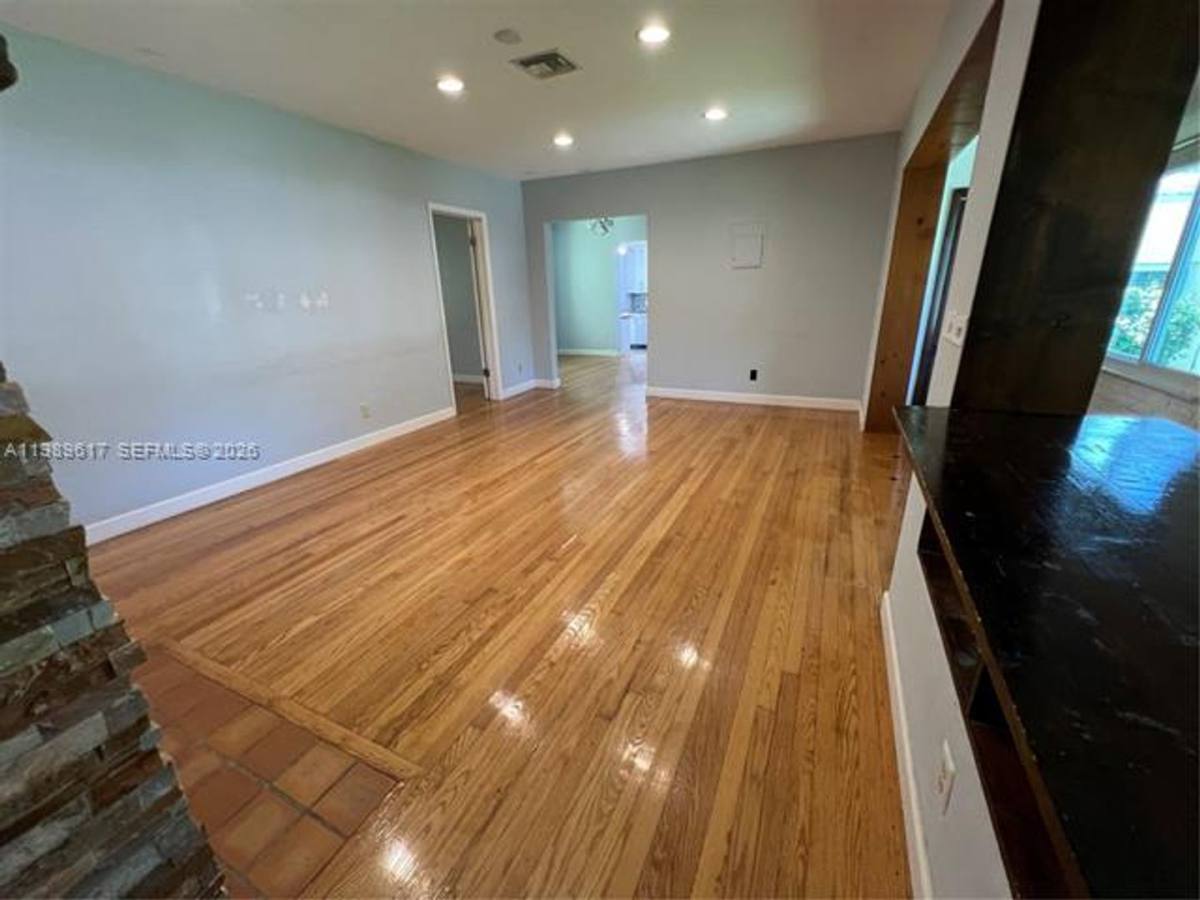 House for rent at 432 Palmetto Dr, Miami, FL 33166