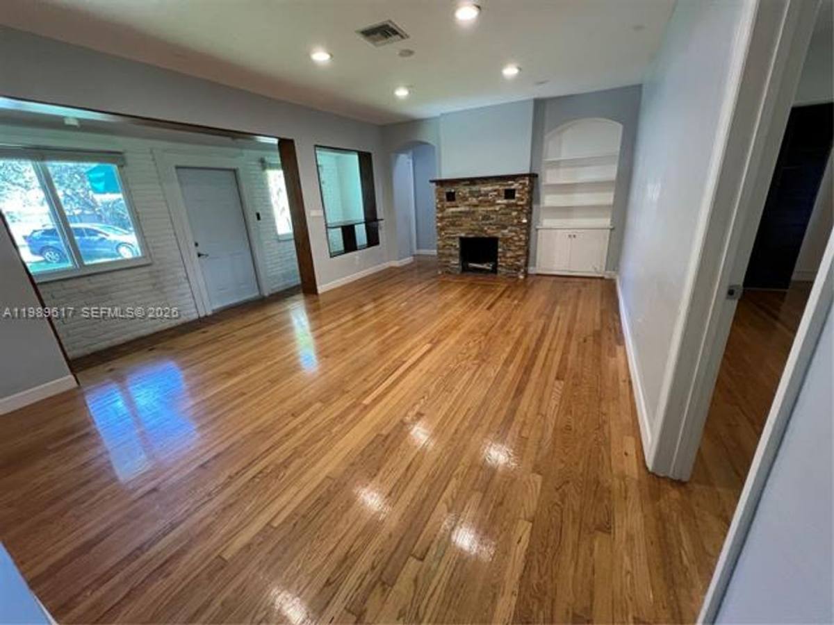 House for rent at 432 Palmetto Dr, Miami, FL 33166