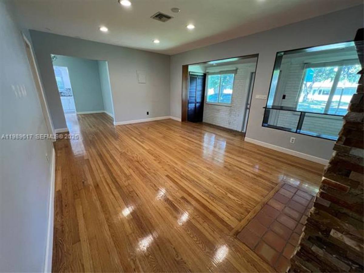 House for rent at 432 Palmetto Dr, Miami, FL 33166