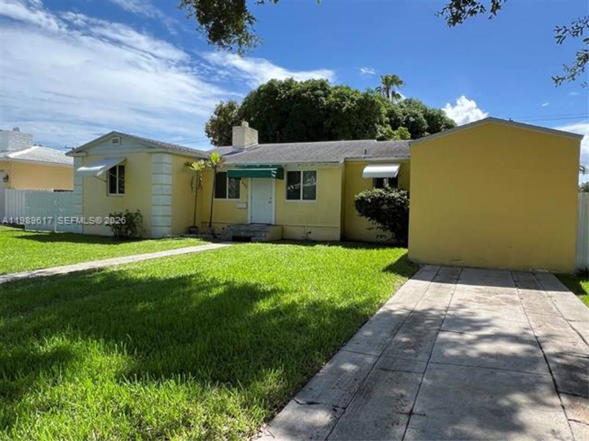 House for rent at 432 Palmetto Dr, Miami, FL 33166
