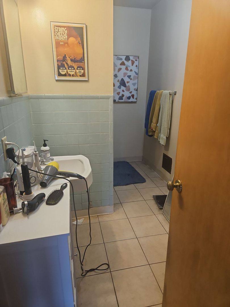Apartment for rent at 111 W Parkway Ave, Oshkosh, WI 54901