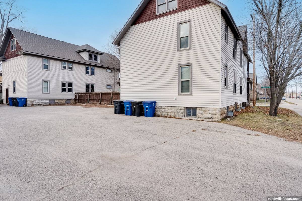 Apartment for rent at 111 W Parkway Ave, Oshkosh, WI 54901