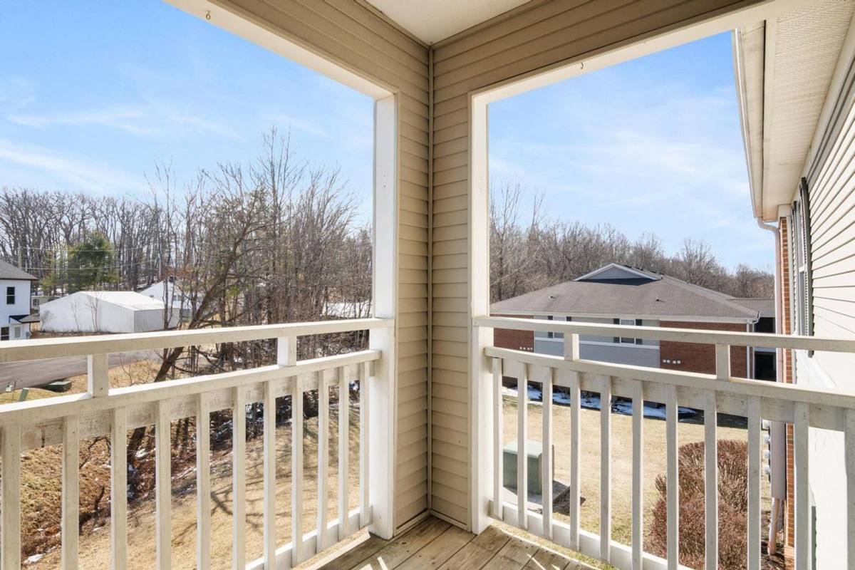 Apartment for rent at 100 Ridgewood Lane, Radford, VA 24141