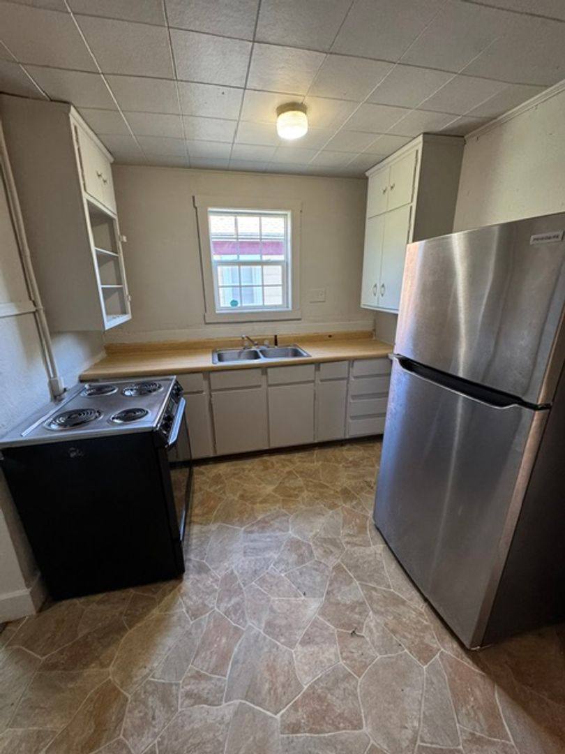 Apartment for rent at 429 Perry, Fort Wayne, IN 46808