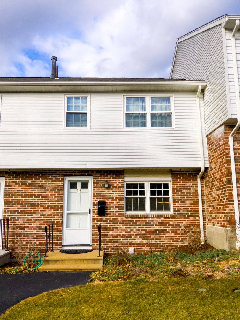 Townhouse for rent at 19 Hemlock Circle, Millis, MA 02054