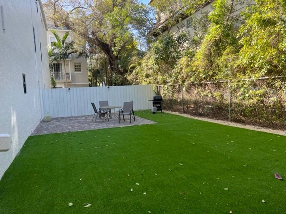 Apartment for rent at 2705 NE 9th Ave, Fort Lauderdale, FL 33334