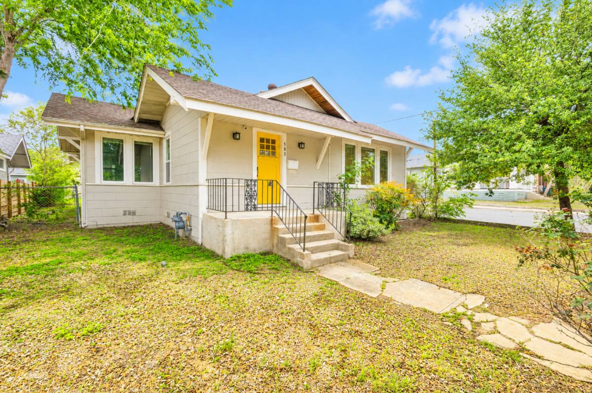 House for rent at 502 E Courtland Place, San Antonio, TX 78212