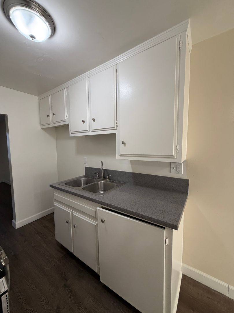 Apartment for rent at 10733 Orange Grove Ave, Whittier, CA 90601
