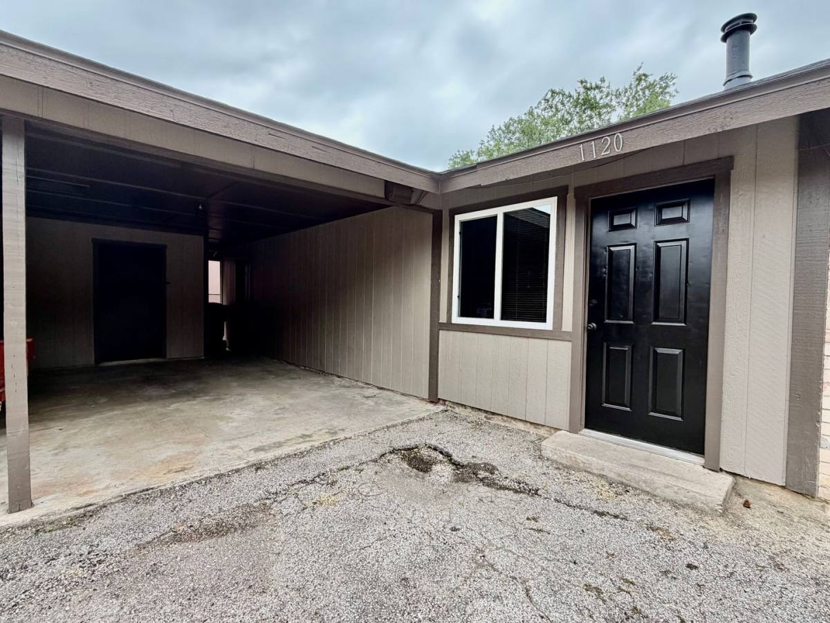 Townhouse for rent at 1120 Hazelton, San Marcos, TX 78666