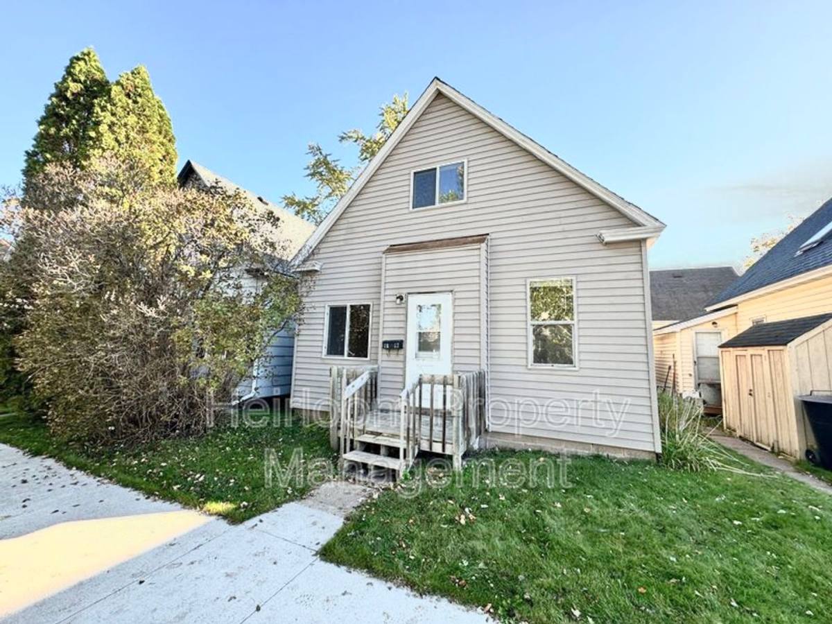 House for rent at 1718 Cumming Ave, Superior, WI 54880