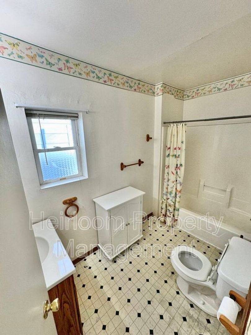 House for rent at 1718 Cumming Ave, Superior, WI 54880