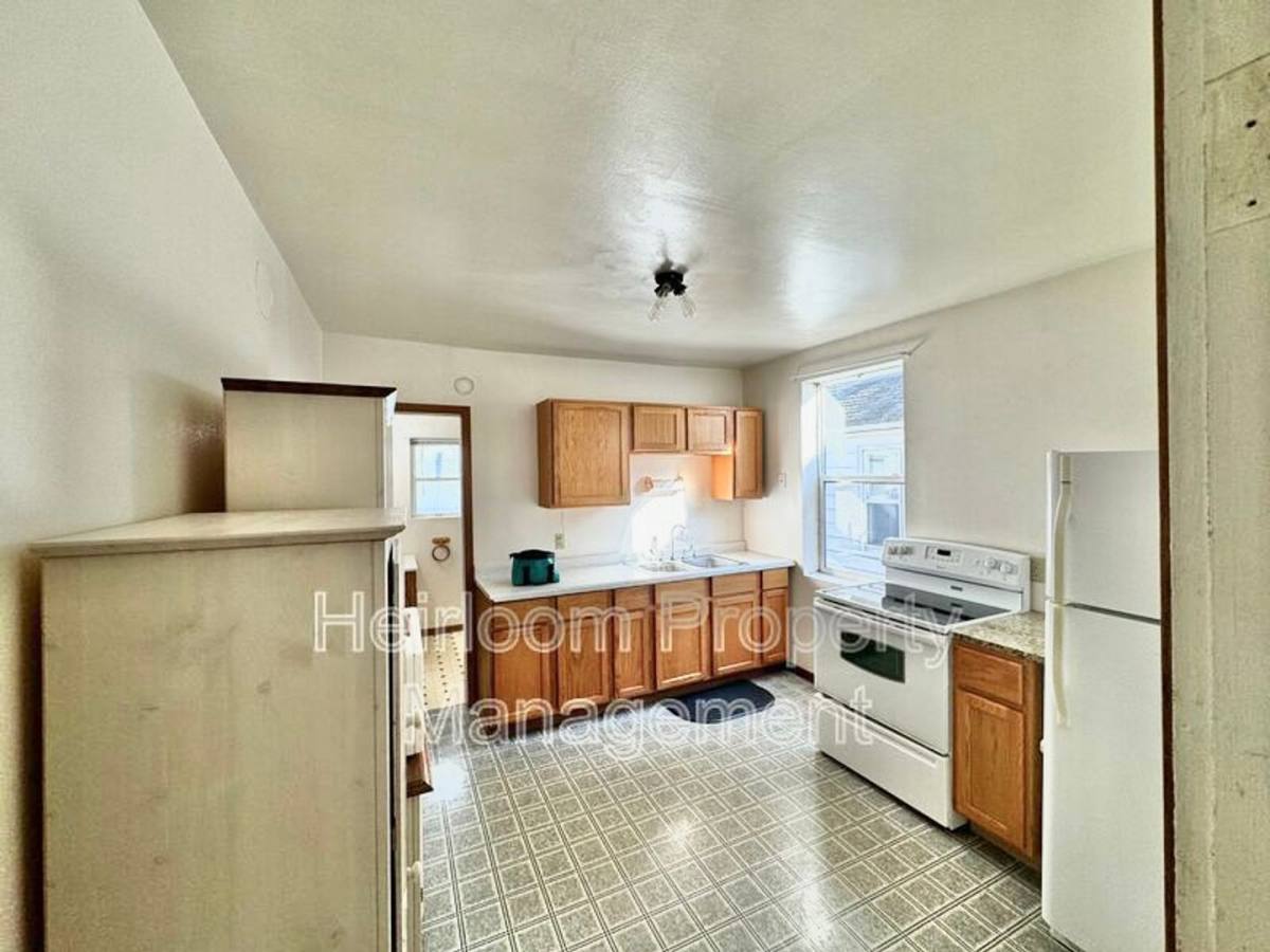 House for rent at 1718 Cumming Ave, Superior, WI 54880
