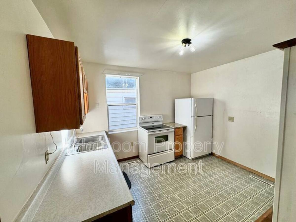 House for rent at 1718 Cumming Ave, Superior, WI 54880