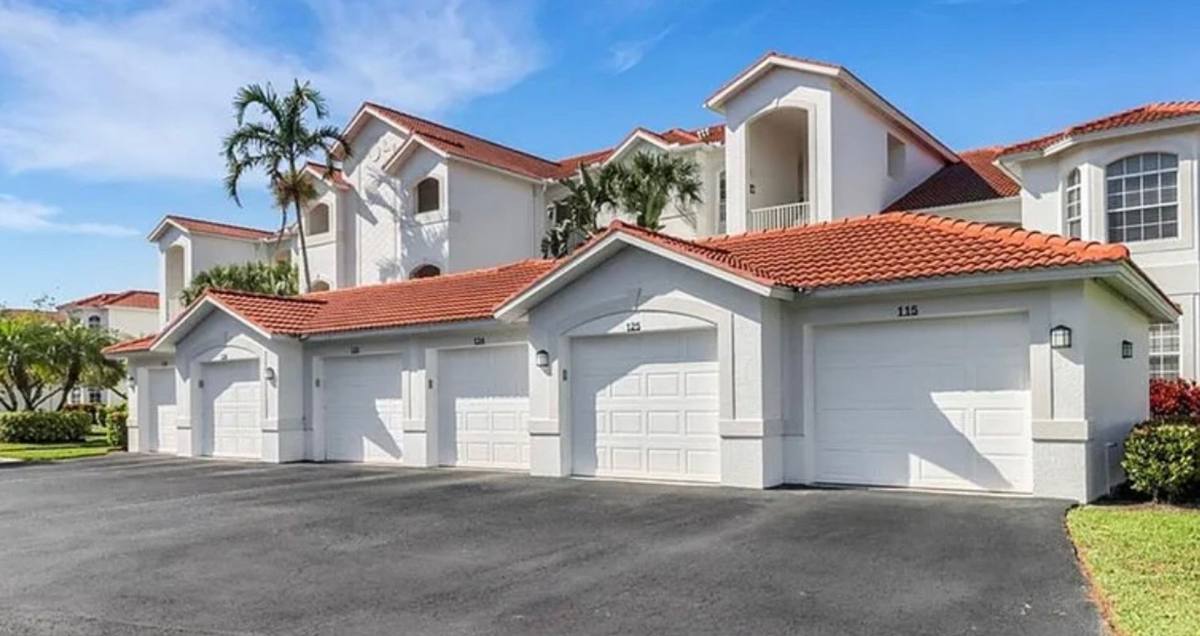 Condo for rent at 4650 Yacht Harbor Dr, Naples, FL 34112