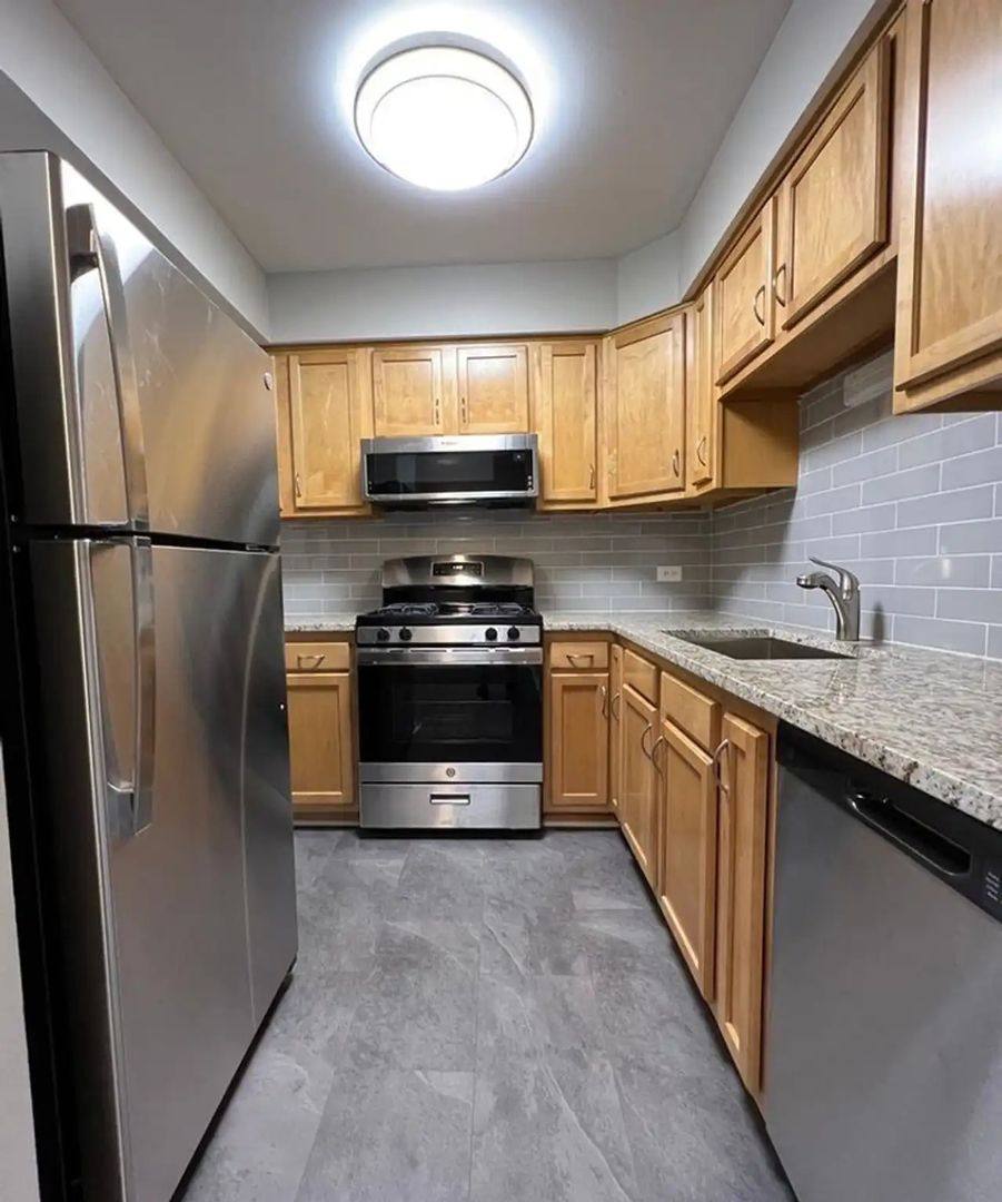 Apartment for rent at 152-162 & 202-206 Walton St, Barrington, IL 60010