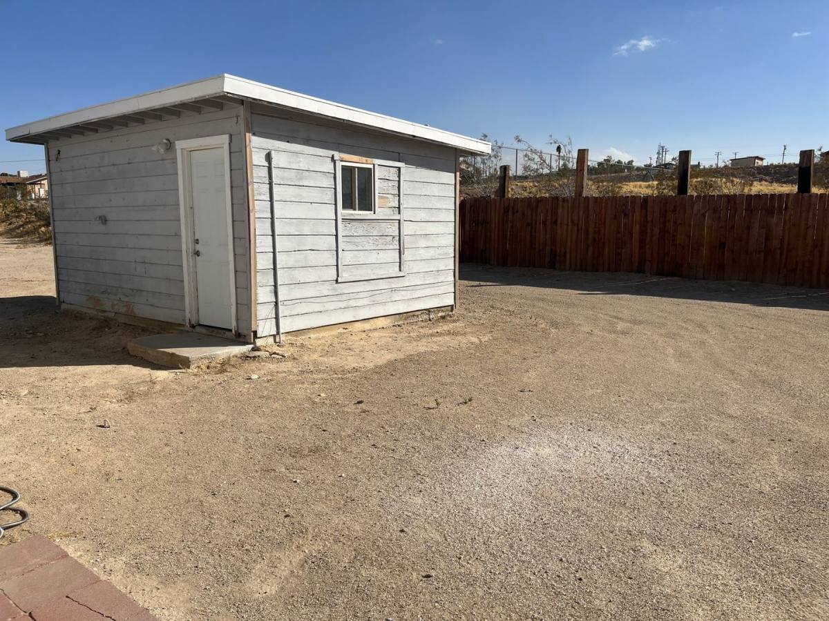 Apartment for rent at 27763 Crestview Rd, Barstow, CA 92311